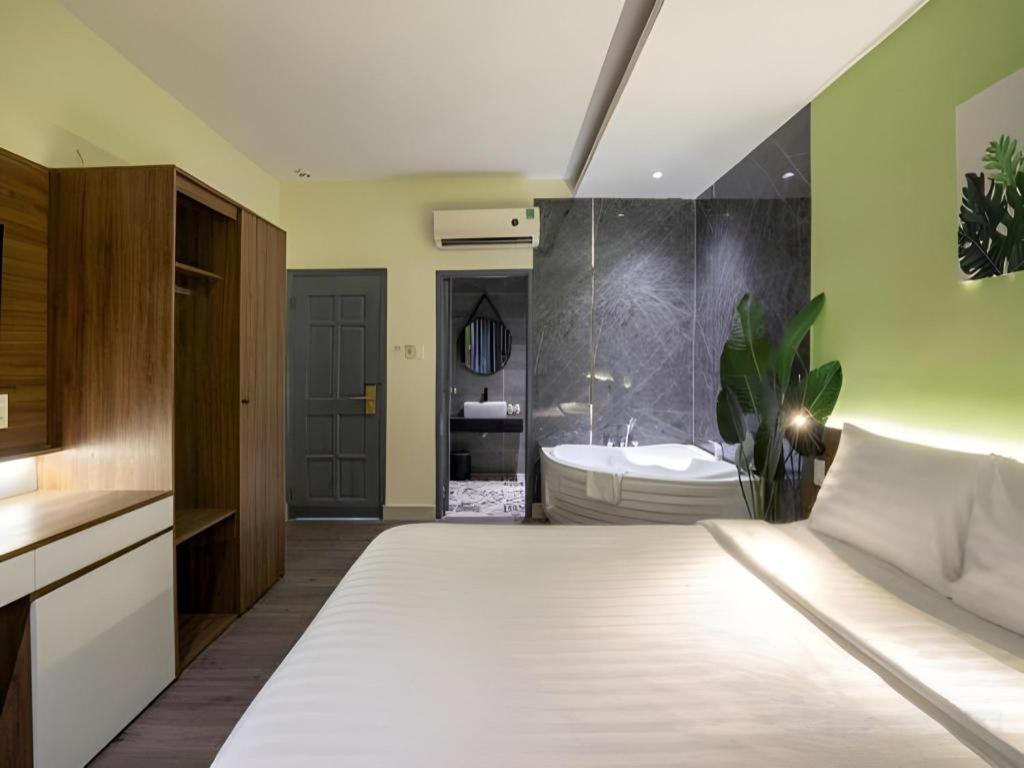 La Phan Huy Ich 3* TP. Hồ Chí Minh