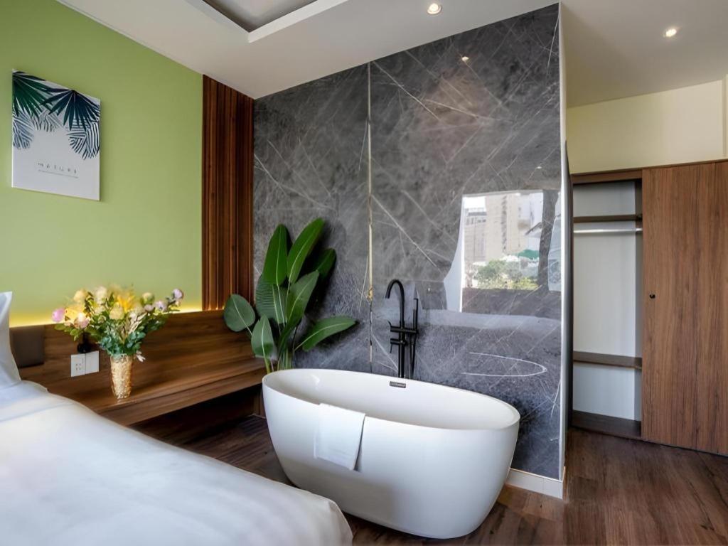 Khách sạn La Phan Huy Ich 3*