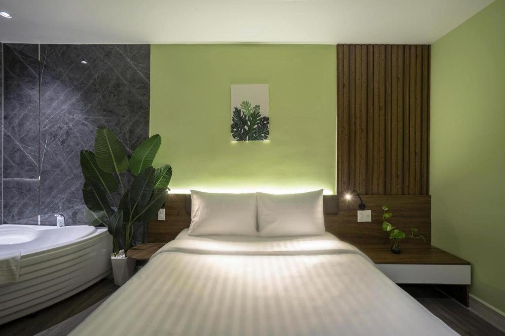 La Phan Huy Ich Ho Chi Minh City