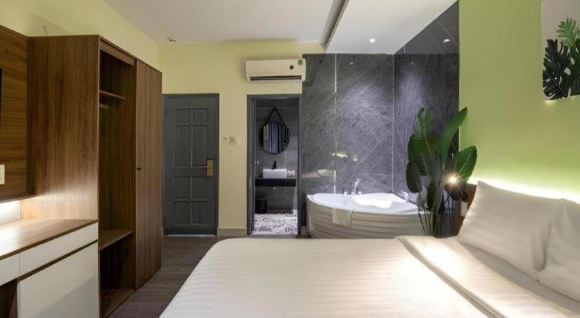 La Phan Huy Ich 3* TP. Hồ Chí Minh