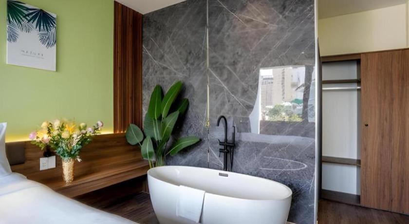 La Phan Huy Ich 3* TP. Hồ Chí Minh